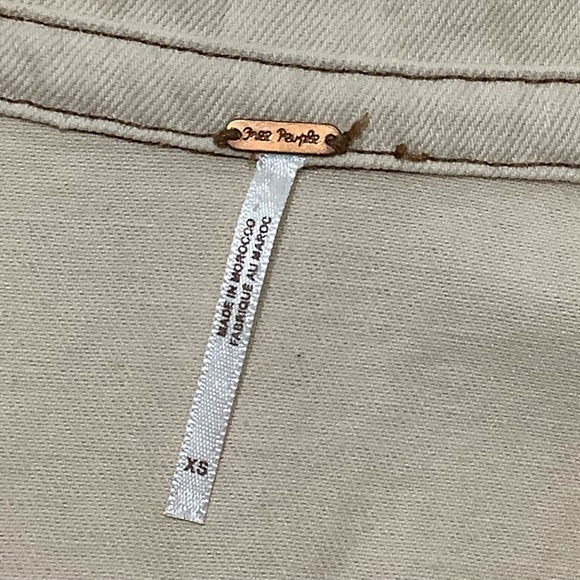 Free People Eisenhower Beige Cropped Oversized Neutral Denim Jacket Size XS EUC - Picture 3 of 15